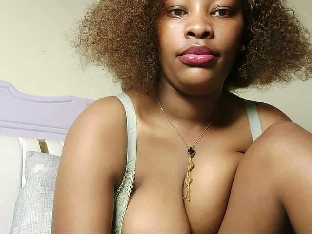 Hot-sexxxy-bitch live cam on BongaCams