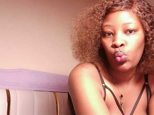 Hot-sexxxy-bitch live cam on BongaCams