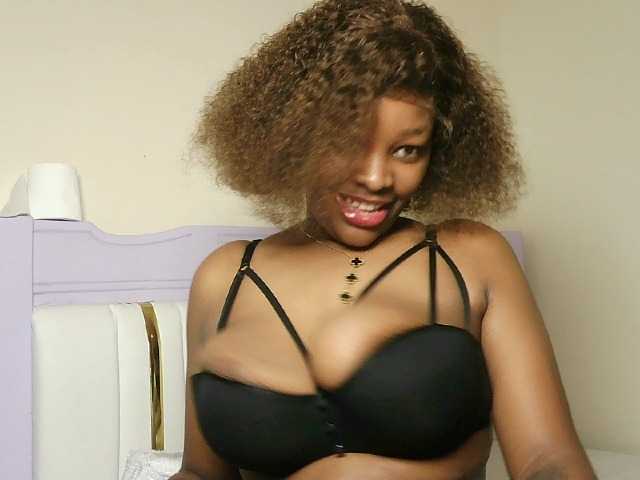 Hot-sexxxy-bitch live cam on BongaCams