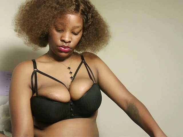 Hot-sexxxy-bitch live cam on BongaCams