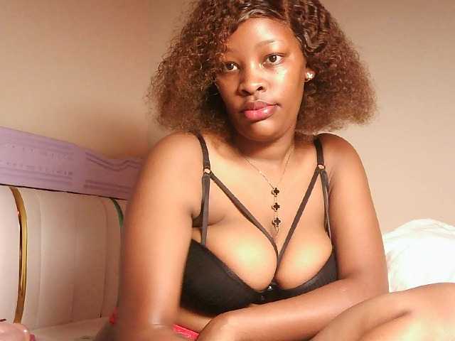 Hot-sexxxy-bitch live cam on BongaCams