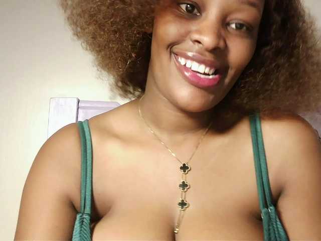 Hot-sexxxy-bitch live cam on BongaCams
