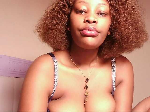 Hot-sexxxy-bitch live cam on BongaCams