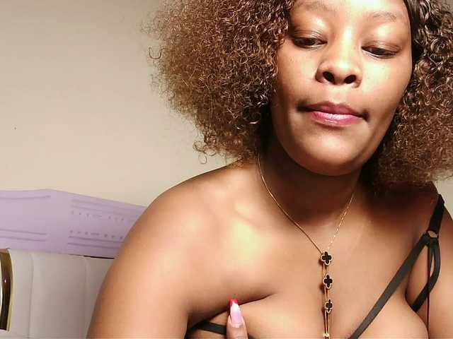 Hot-sexxxy-bitch live cam on BongaCams