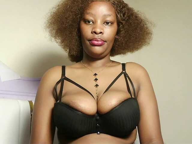 Hot-sexxxy-bitch live cam on BongaCams