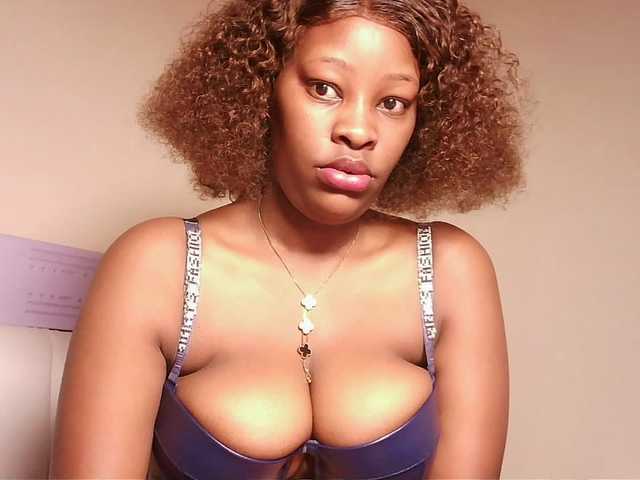 Hot-sexxxy-bitch live cam on BongaCams
