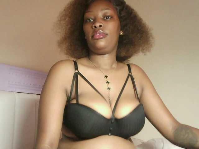 Hot-sexxxy-bitch live cam on BongaCams