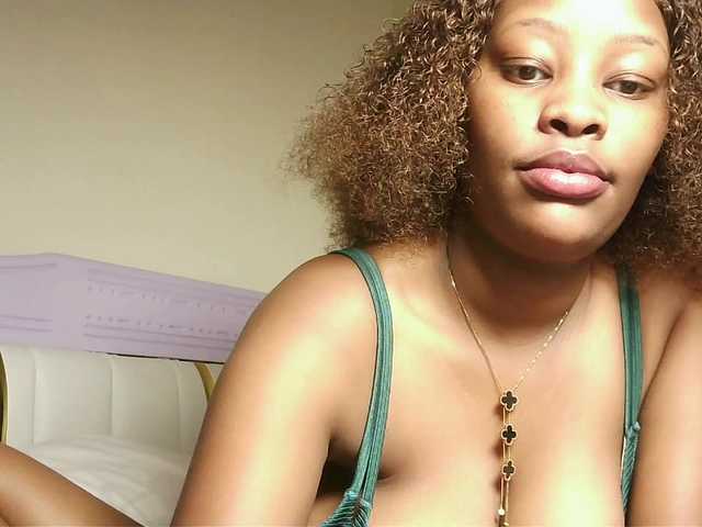 Hot-sexxxy-bitch live cam on BongaCams