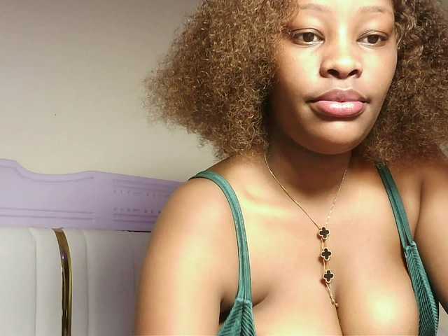 Hot-sexxxy-bitch live cam on BongaCams