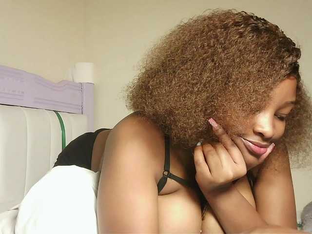 Hot-sexxxy-bitch live cam on BongaCams