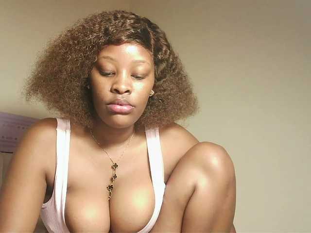 Hot-sexxxy-bitch live cam on BongaCams