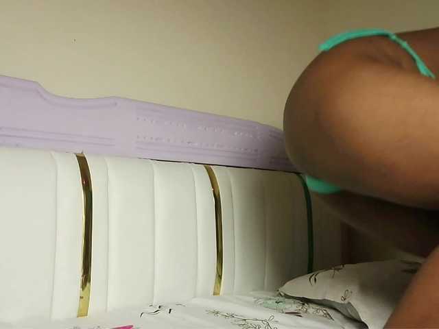 Hot-sexxxy-bitch webcam bongacams model stream image