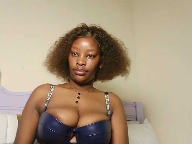 Hot-sexxxy-bitch live cam on BongaCams
