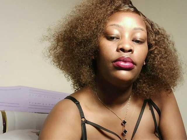 Hot-sexxxy-bitch live cam on BongaCams