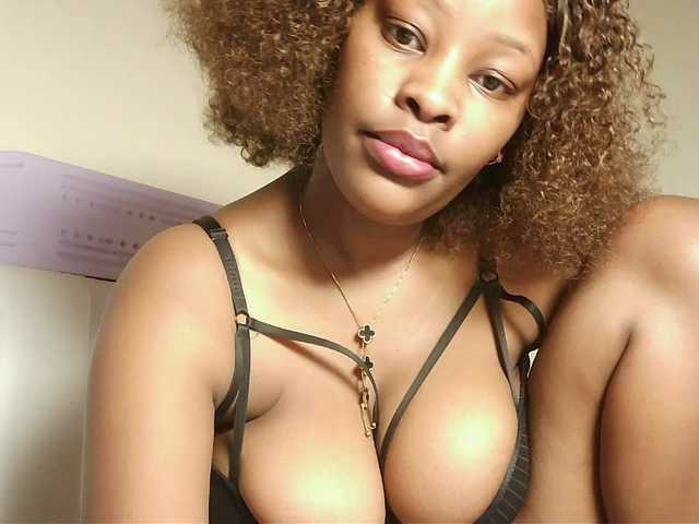 Hot-sexxxy-bitch live cam on BongaCams