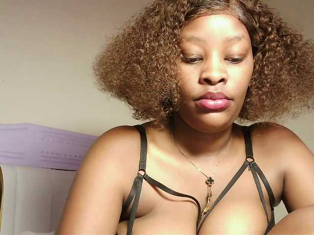 Hot-sexxxy-bitch live cam on BongaCams