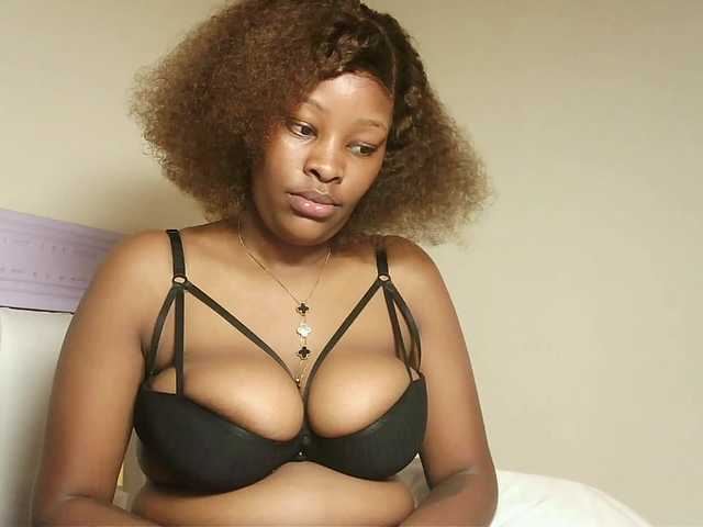 Hot-sexxxy-bitch live cam on BongaCams