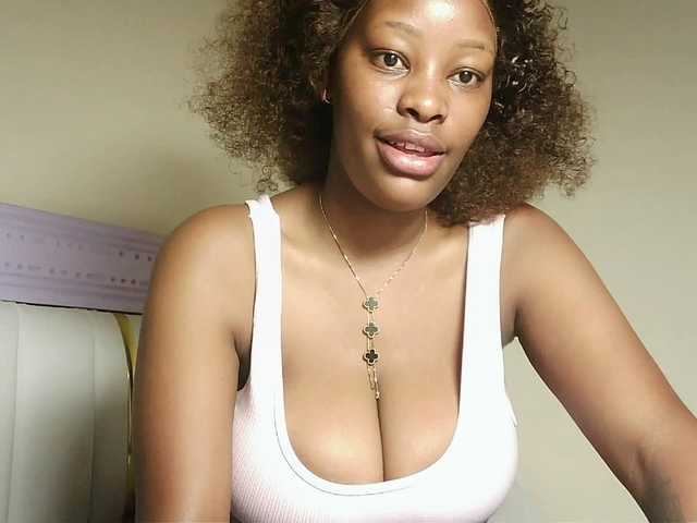 Hot-sexxxy-bitch live cam on BongaCams