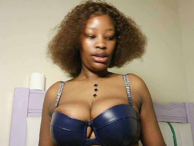 Hot-sexxxy-bitch live cam on BongaCams