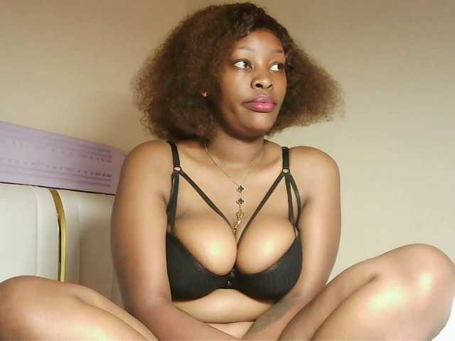 Hot-sexxxy-bitch live cam