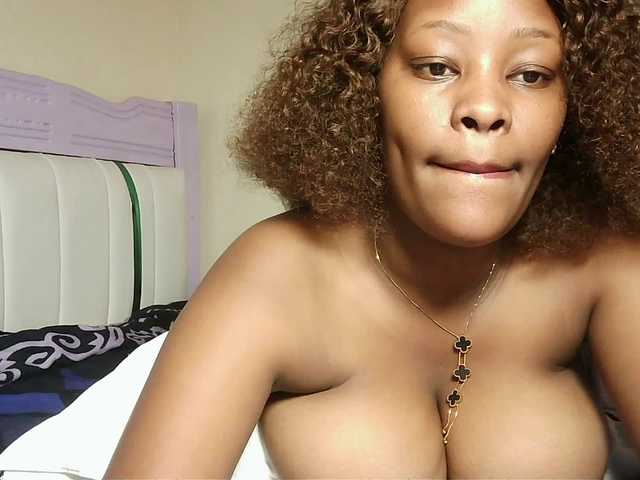 Hot-sexxxy-bitch live cam on BongaCams