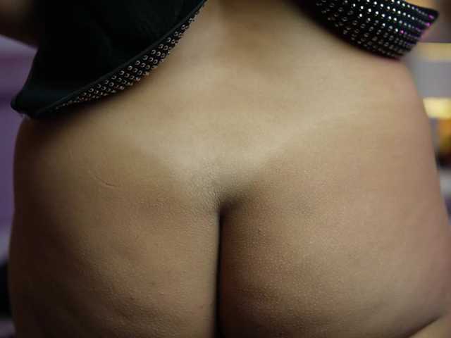 SoniaCoral live cam on BongaCams