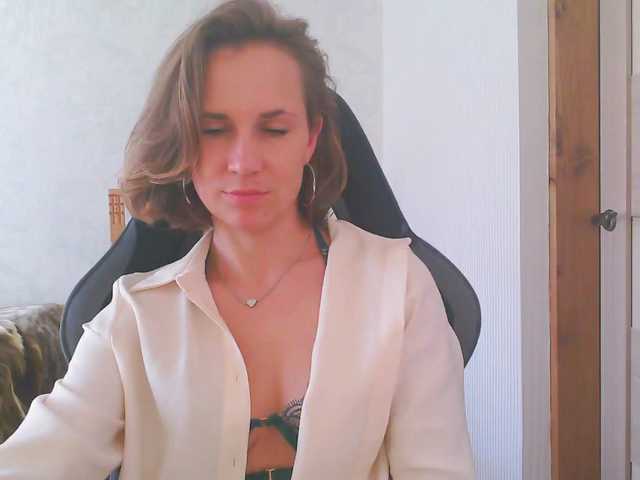 Aloonaa live cam on BongaCams