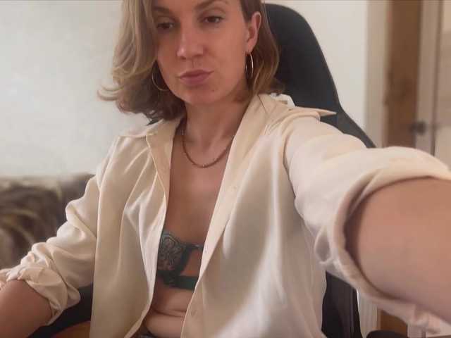 Aloonaa live cam on BongaCams