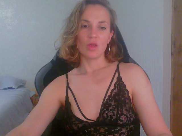 Aloonaa live cam on BongaCams