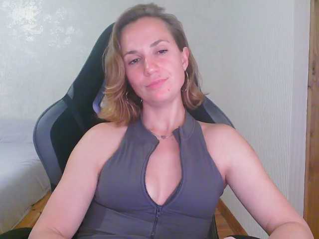 Aloonaa live cam on BongaCams