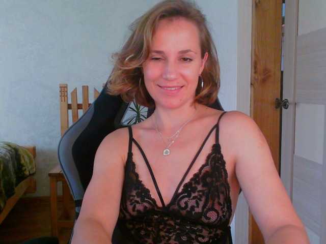 Aloonaa live cam on BongaCams