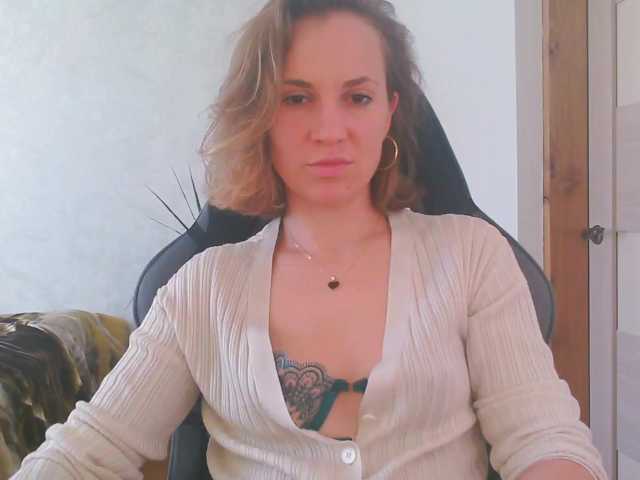 Aloonaa live cam on BongaCams