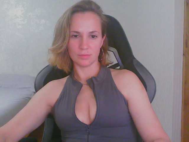 Aloonaa live cam on BongaCams