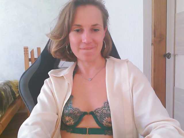 Aloonaa live cam on BongaCams
