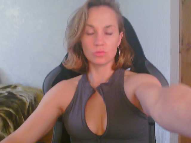 Aloonaa live cam on BongaCams