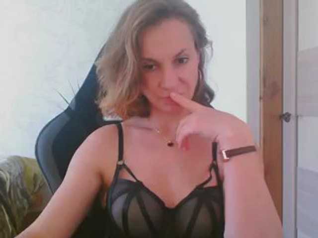 Aloonaa live cam on BongaCams