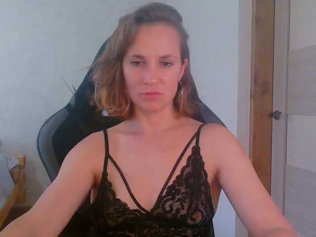 Aloonaa live cam on BongaCams