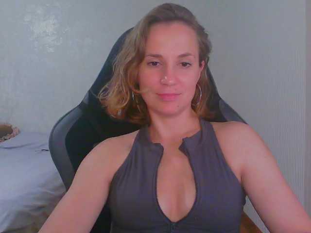 Aloonaa live cam on BongaCams