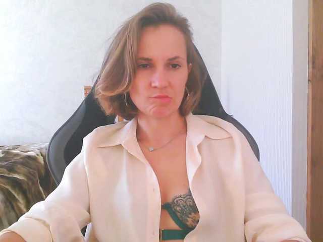 Aloonaa live cam on BongaCams