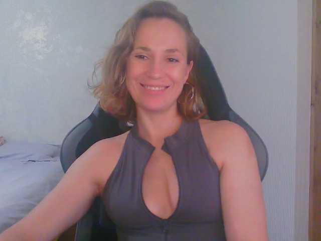 Aloonaa live cam on BongaCams