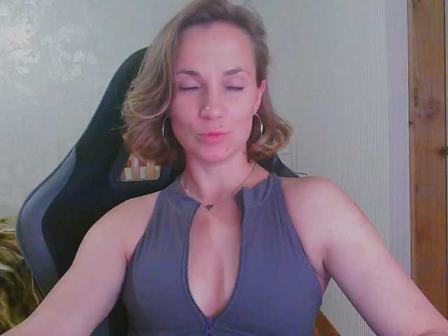 Aloonaa live cam on BongaCams