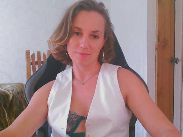 Aloonaa live cam on BongaCams