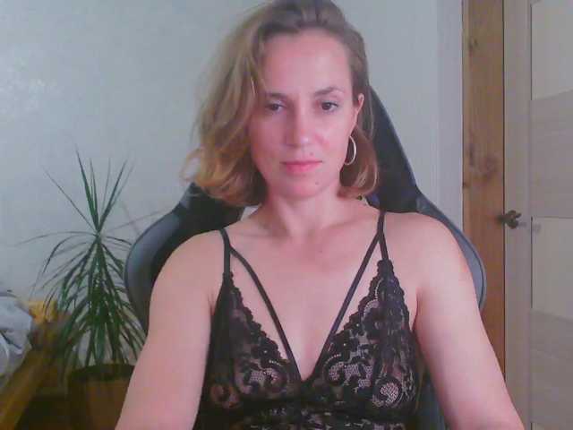 Aloonaa live cam on BongaCams