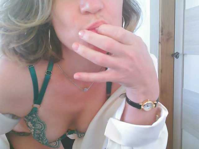 Aloonaa live cam on BongaCams