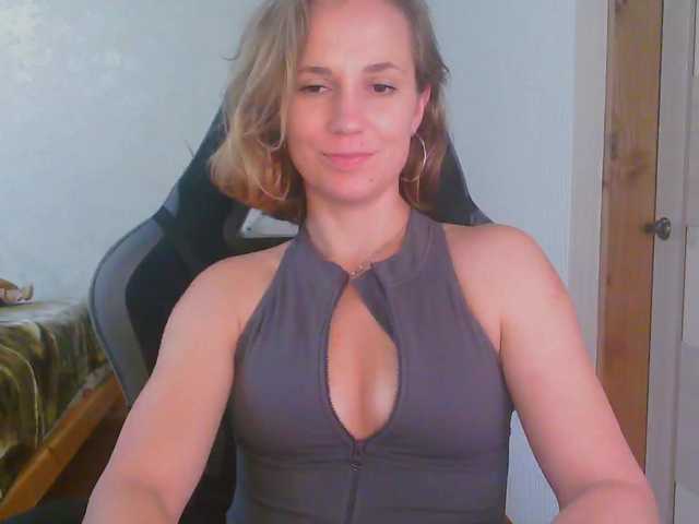 Aloonaa live cam on BongaCams