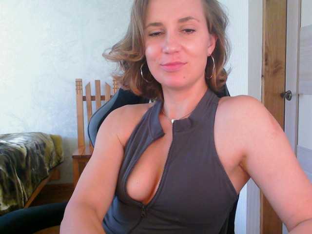 Aloonaa live cam on BongaCams
