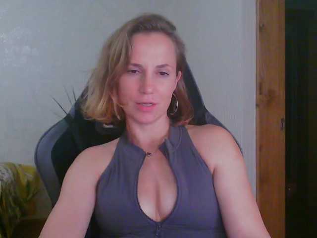 Aloonaa live cam on BongaCams