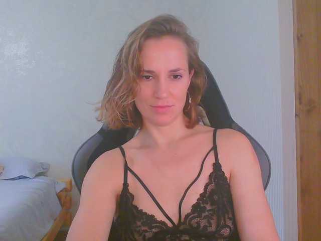 Aloonaa live cam on BongaCams