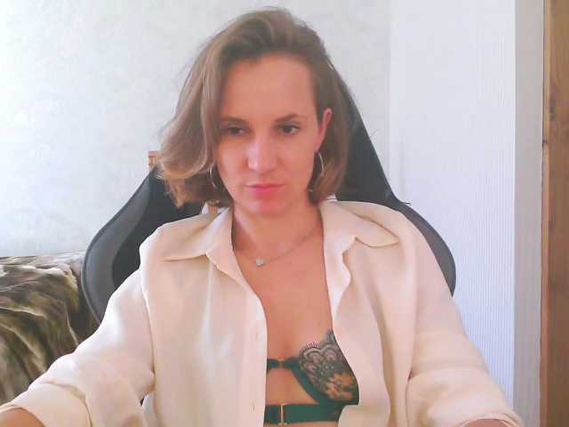 Aloonaa live cam on BongaCams