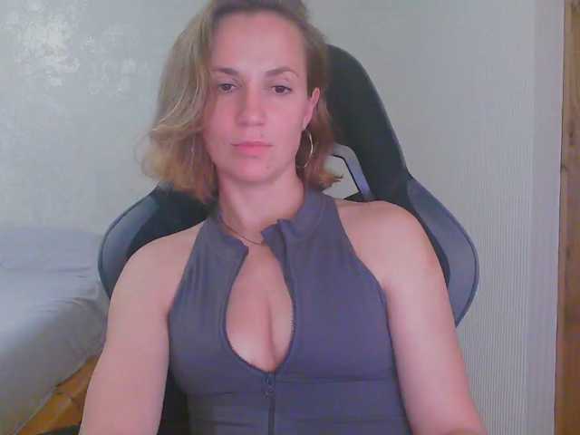 Aloonaa live cam on BongaCams